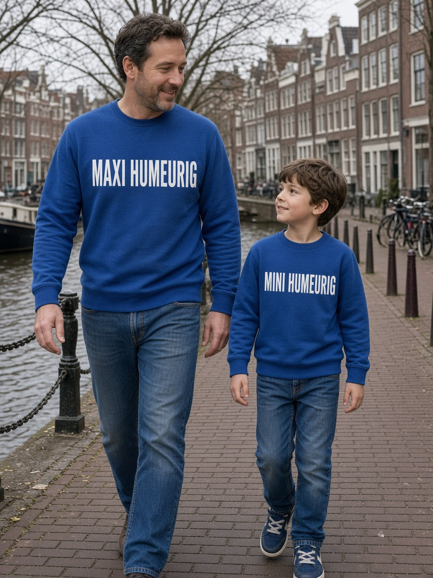 Vader in MAXI HUMEURIG trui met zoon in MINI HUMEURIG kindertrui (heren)